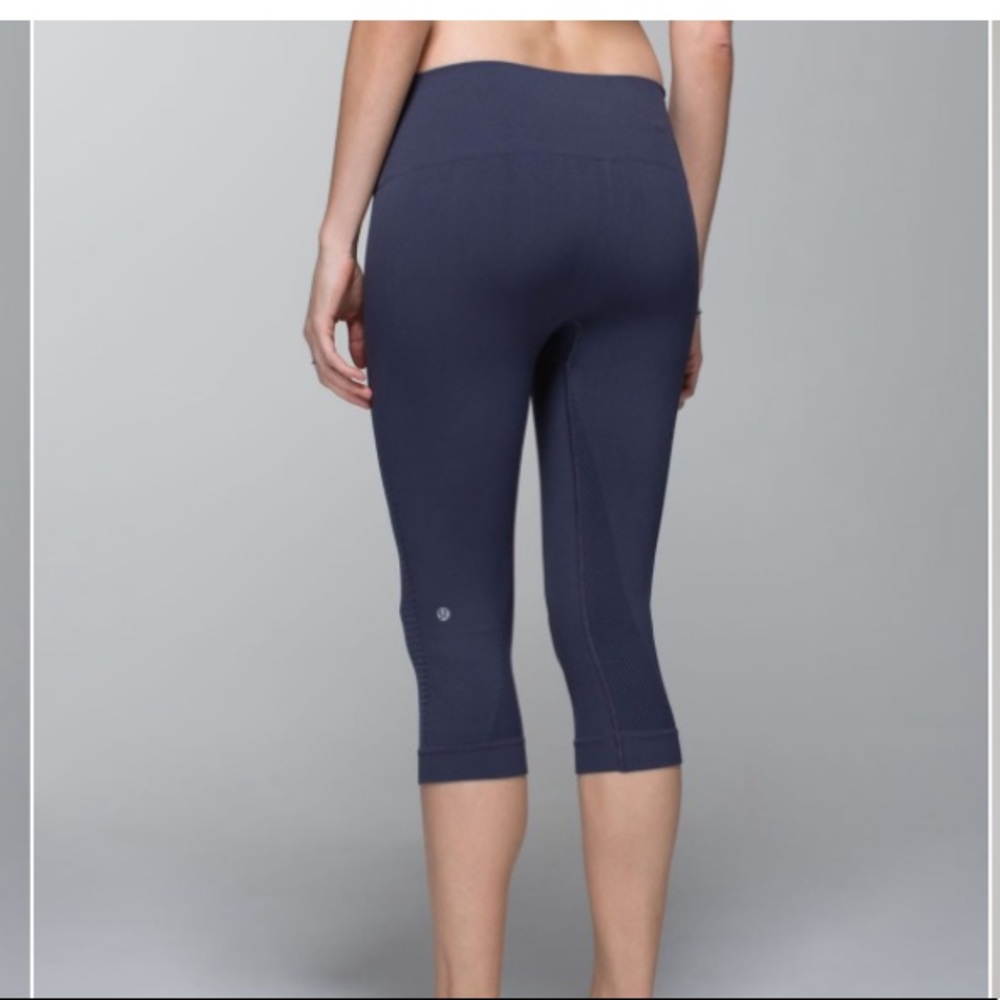 Lululemon Women In The Flow Crop Navy Sz 4 Seamless Leggings